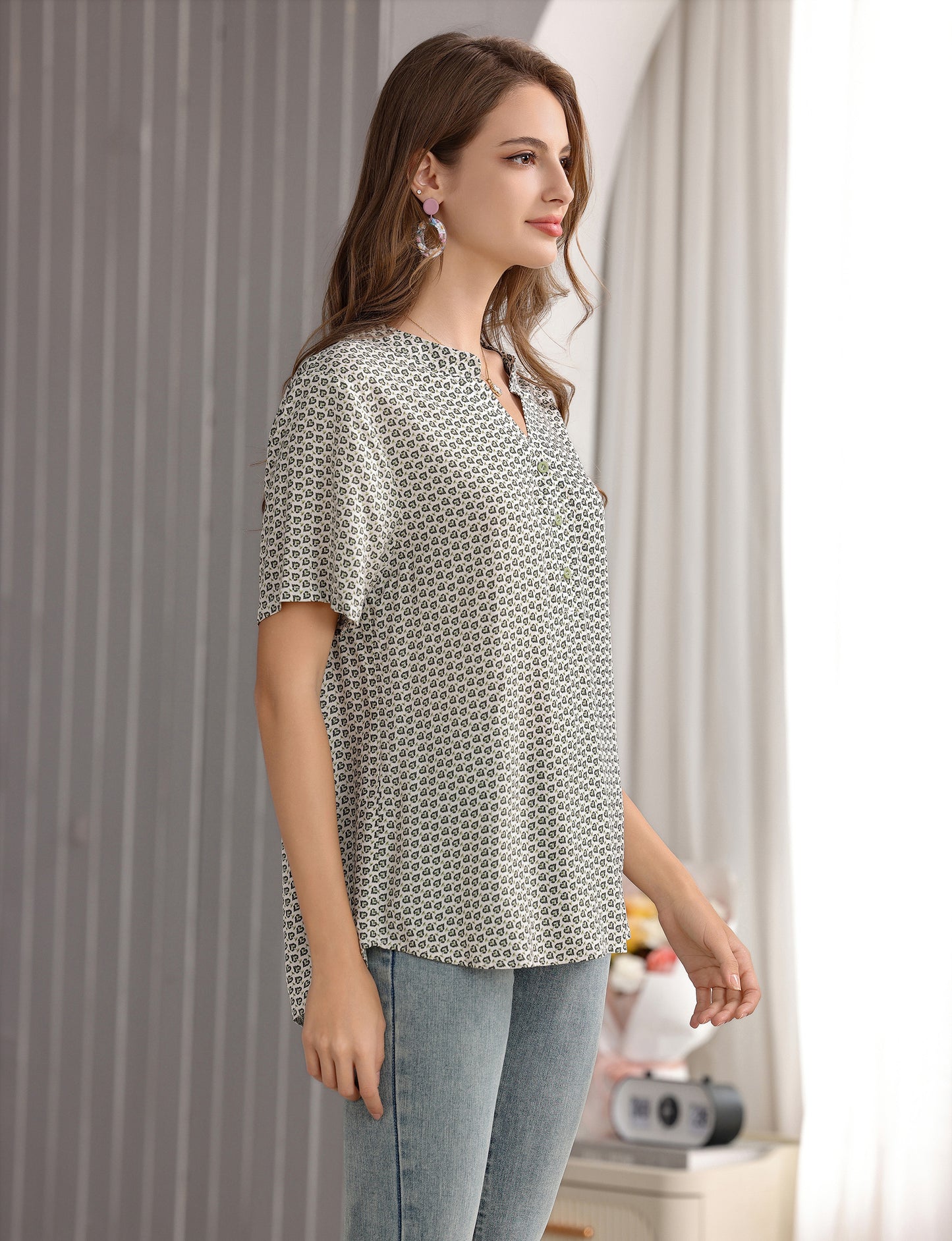 Women's Heart Print Short-Sleeve Pullover Top with V-Neck Mandarin Collar
