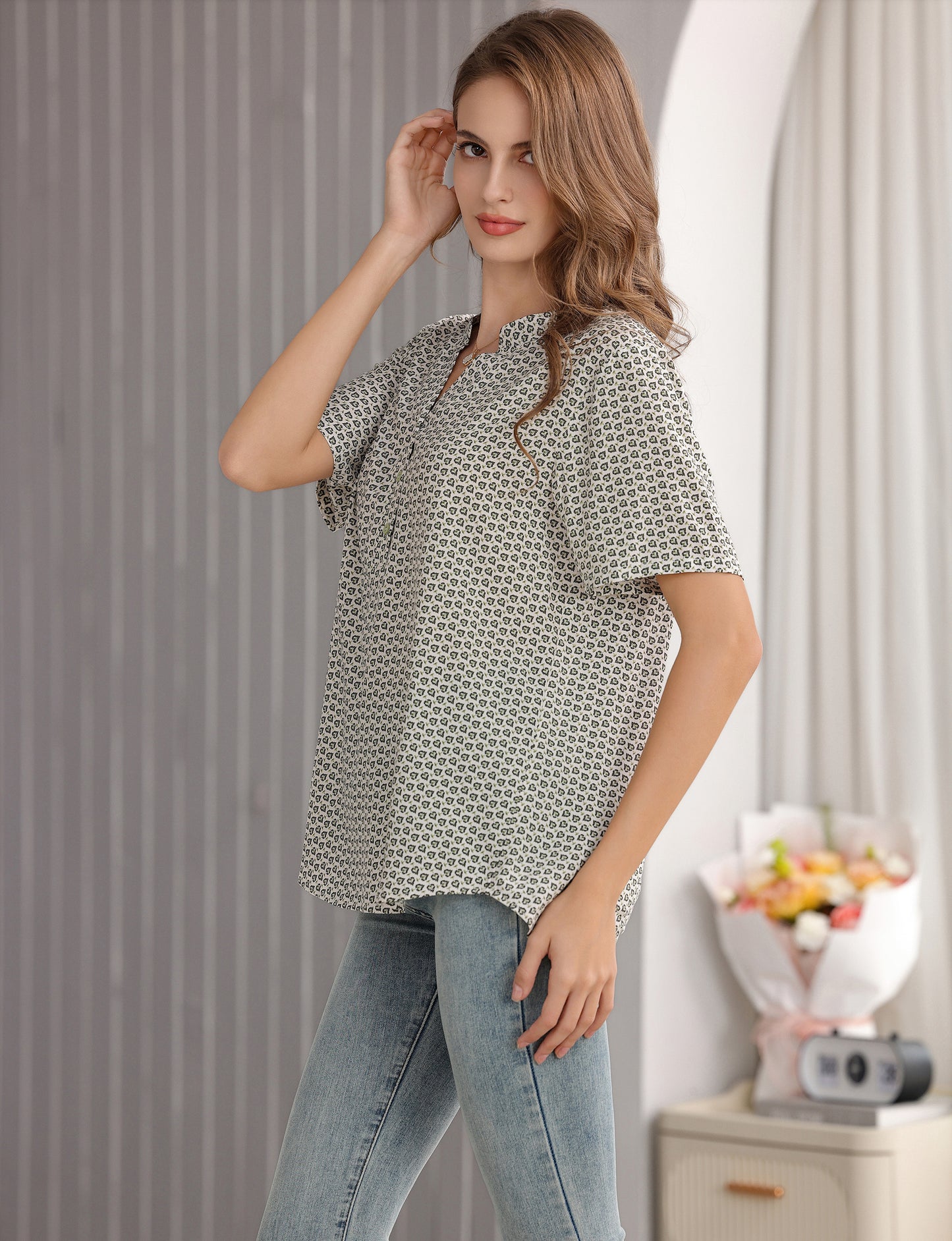 Women's Heart Print Short-Sleeve Pullover Top with V-Neck Mandarin Collar