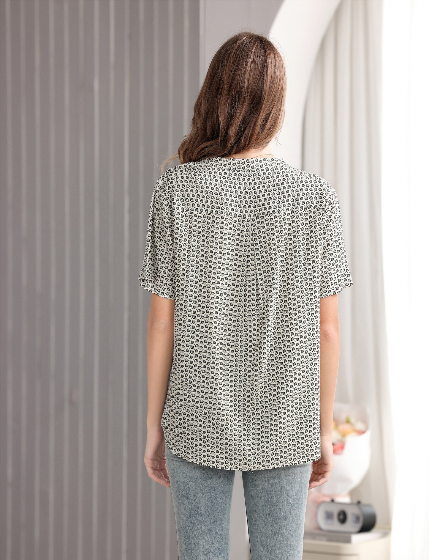 Women's Heart Print Short-Sleeve Pullover Top with V-Neck Mandarin Collar