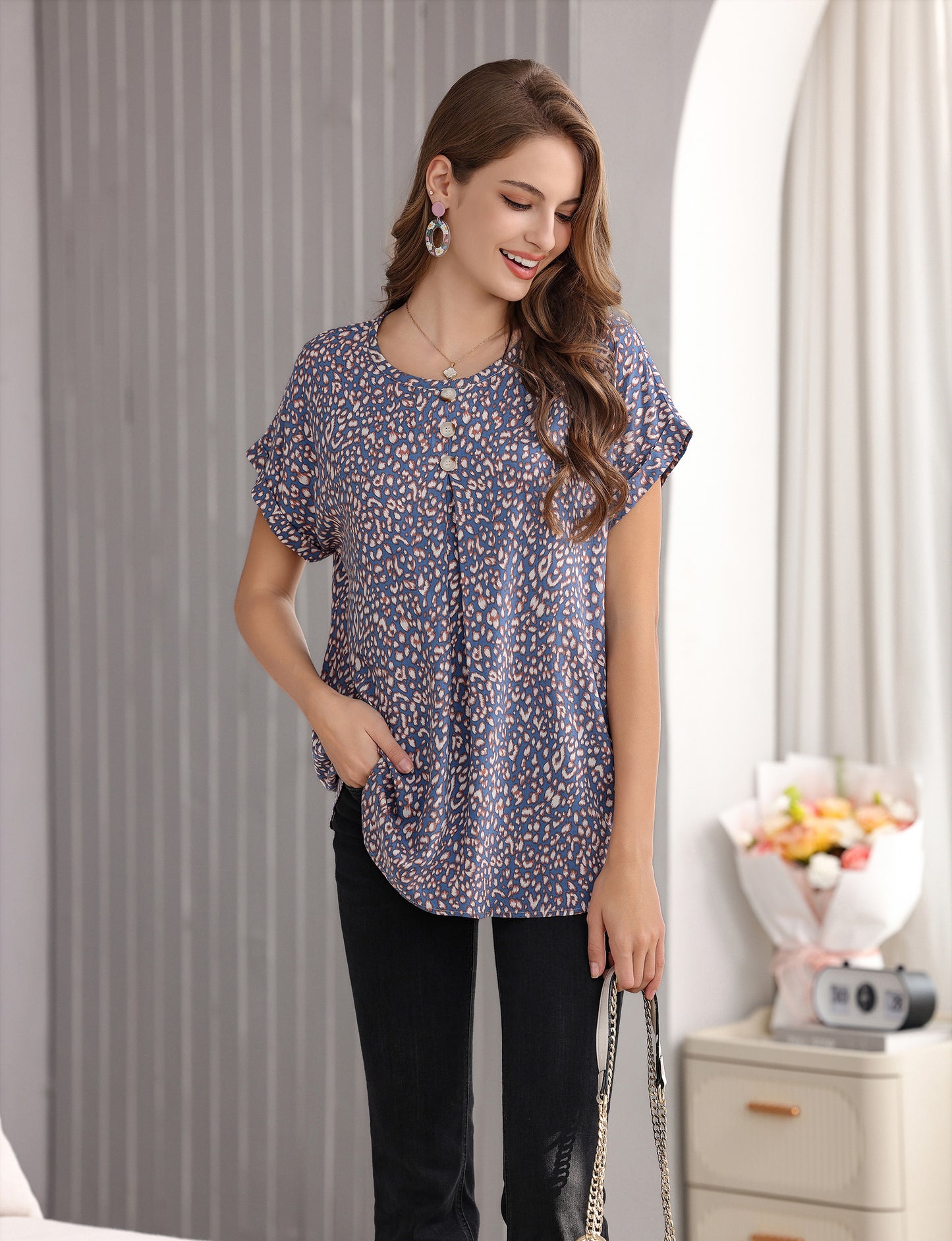 Women's Short-Sleeve Tunic Top with Distinctive Leopard Print